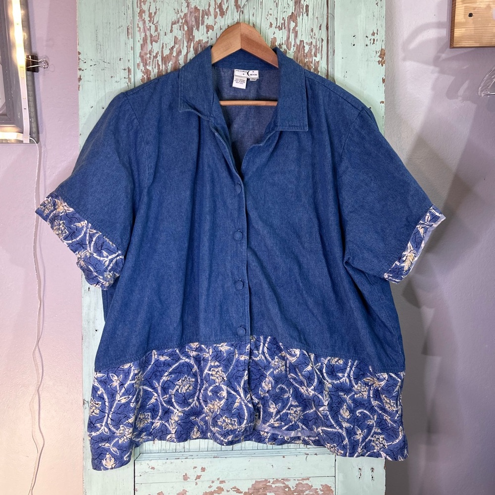 Women’s Victoria Moon blue denim floral button-up shirt